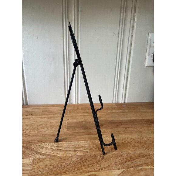 Apple-Shaped Black Metal Easel Stand For Photos & Plates - Picture 4 of 12